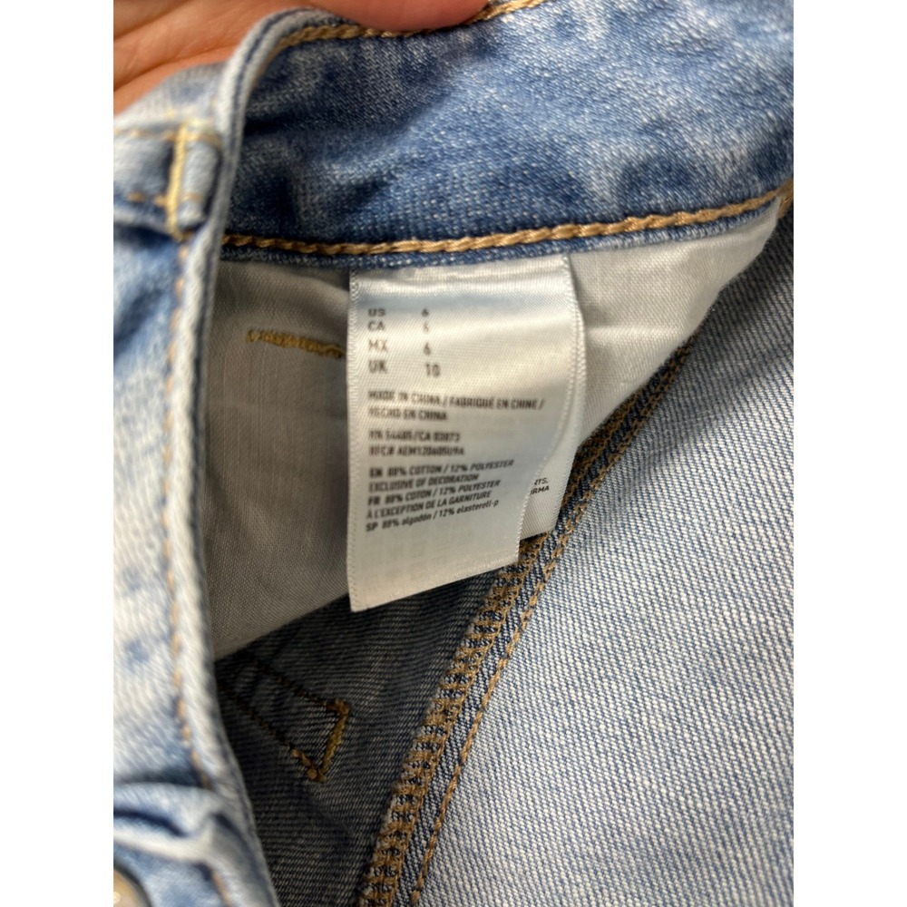 American Eagle Tomgirl Bermuda Denim Shorts Women 6 Blue Distressed Frayed Hem - Picture 6 of 9